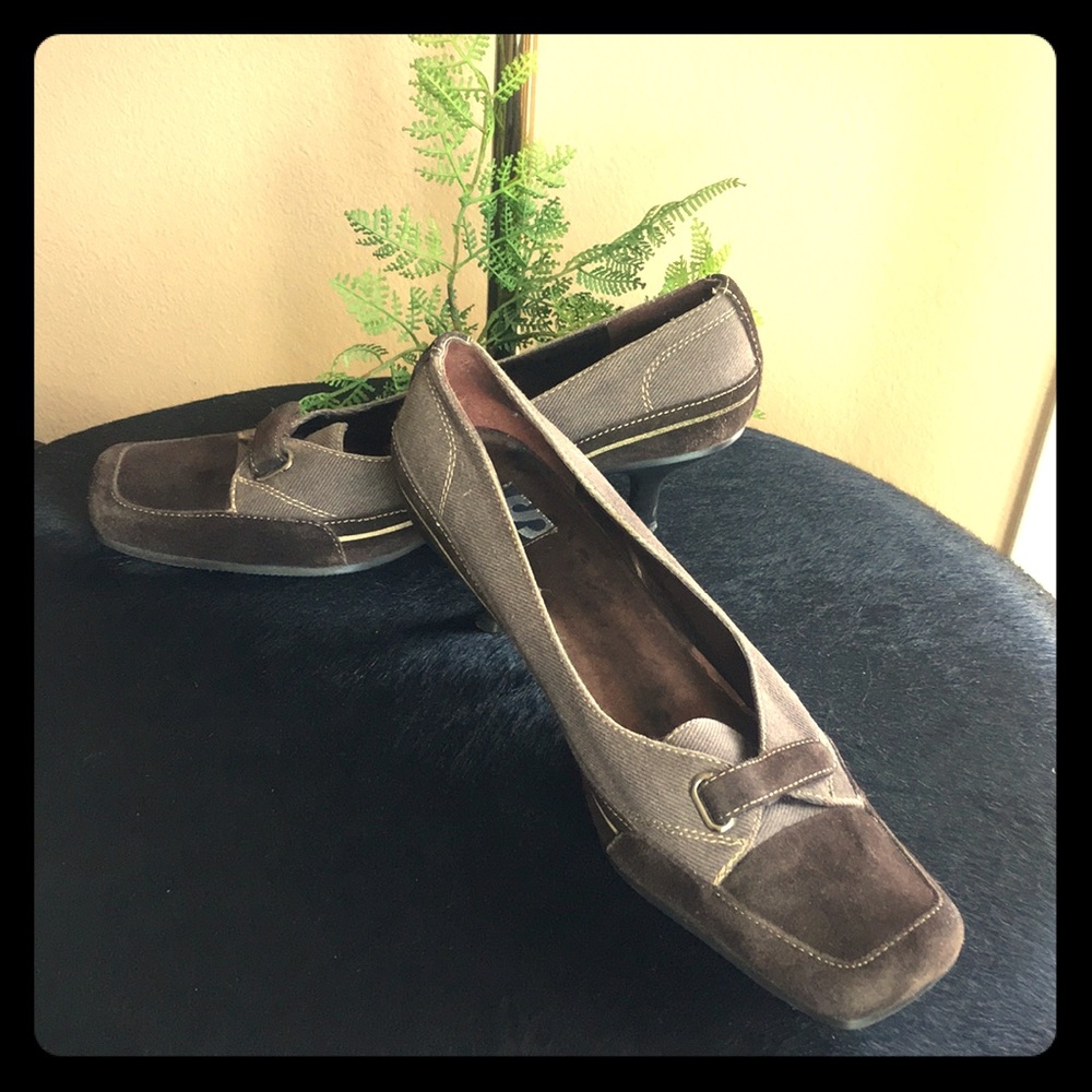VIA SPIGA small heeled loafer style pump!